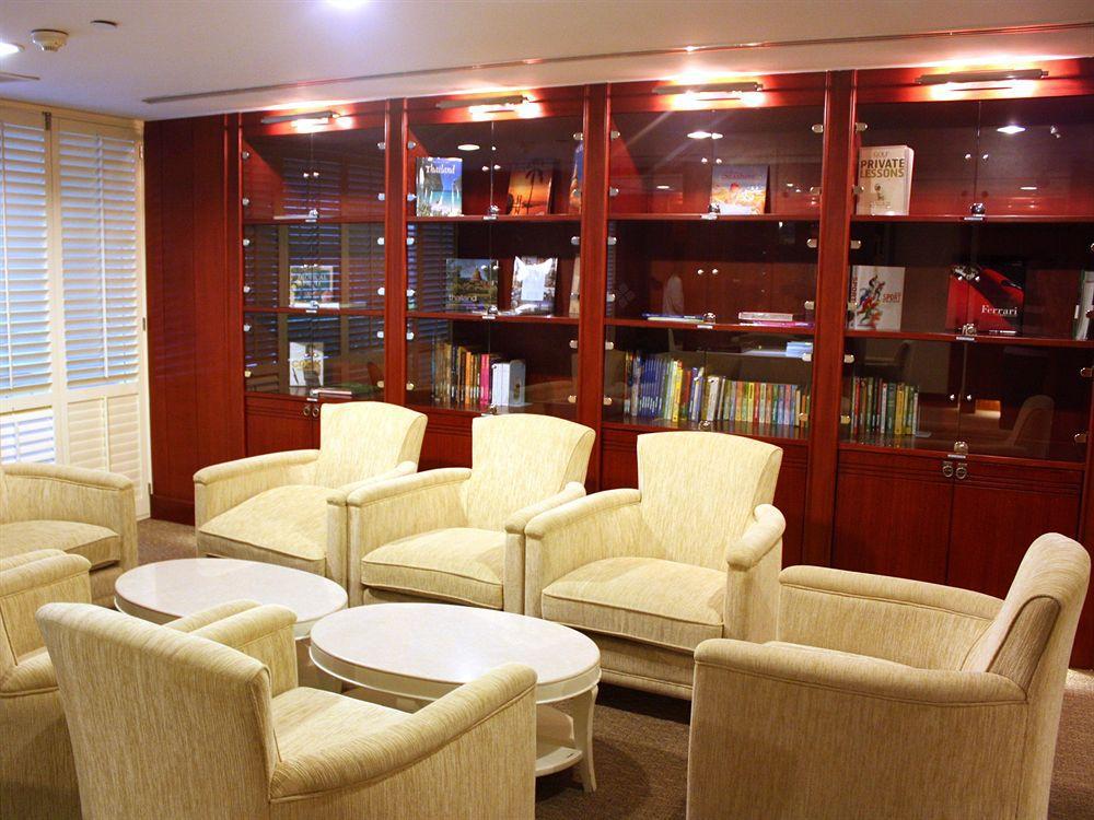 Centre Point Sukhumvit Thong-Lo Hotell Bangkok Exteriör bild